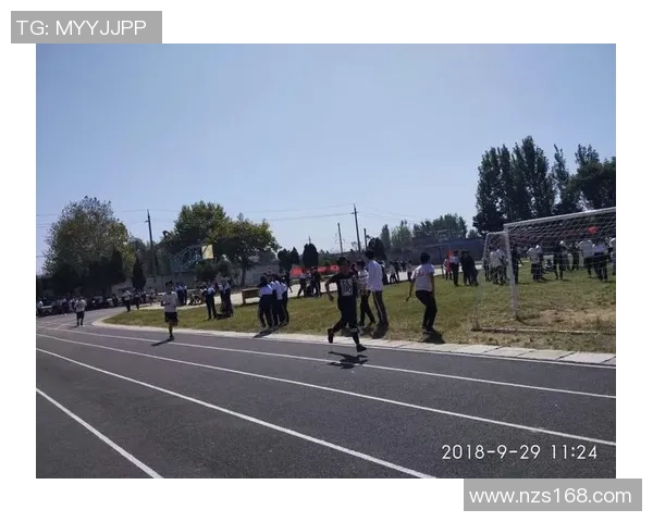 昔日绿茵传奇老球星再展英姿重返赛场激情踢球瞬间