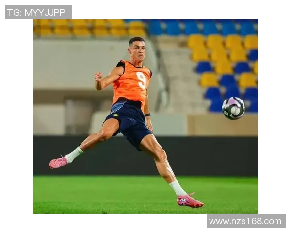 足球球星恐怖肌肉震撼全场堪比雕塑展现力量与速度极致融合